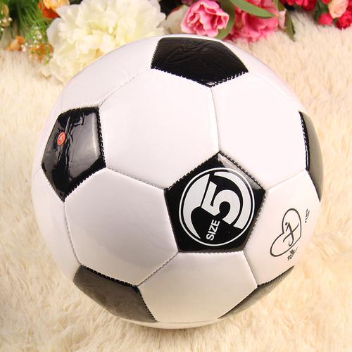 厂家直销5号pvc足球机缝黑白足球义乌体育用品